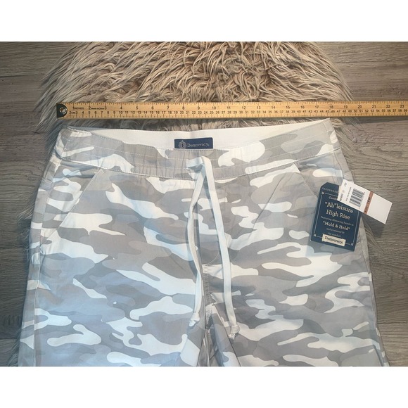 Democracy  New women’s camouflage high rise “ab” leisure shorts - Picture 5 of 10